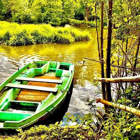 En Bord De Riviere Et Proche De La Gare Du Mans Holiday home Le Mans